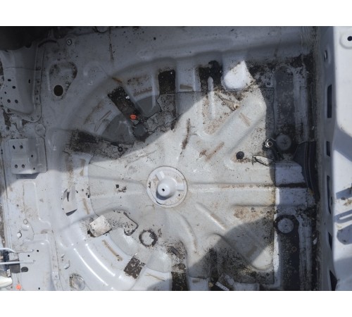 Ниша багажника запасного колеса