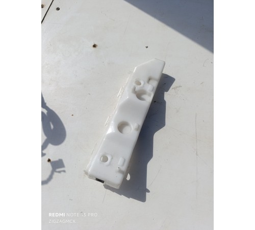 Кронштейн переднего бампера левый