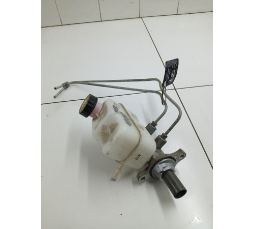 Главный тормозной цилиндр с бачком