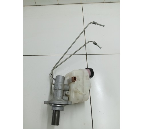 Главный тормозной цилиндр с бачком