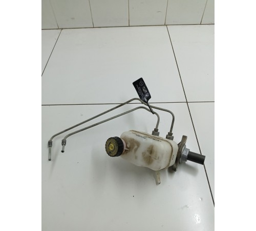 Главный тормозной цилиндр с бачком