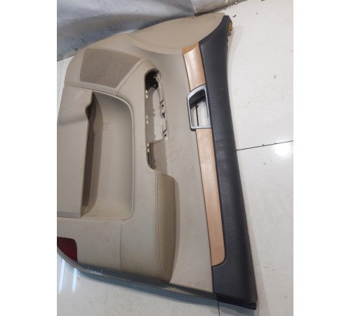 Обшивка двери (передняя, правая)