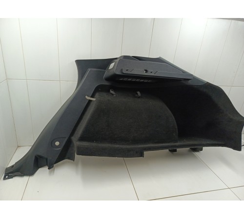 Обшивка багажника правая