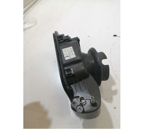 Лючок топливного бака с крышкой