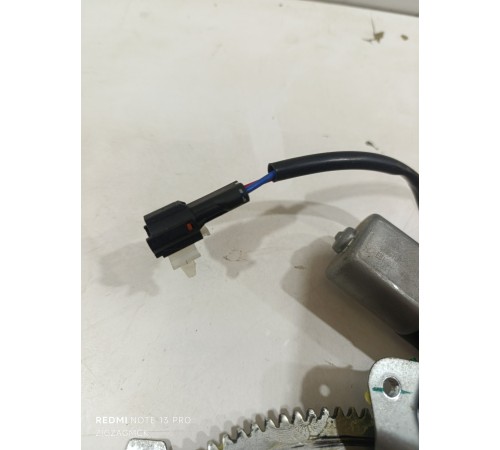 Стеклоподъемник двери передний левый