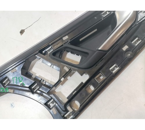 Ручка двери передняя правая внутренняя