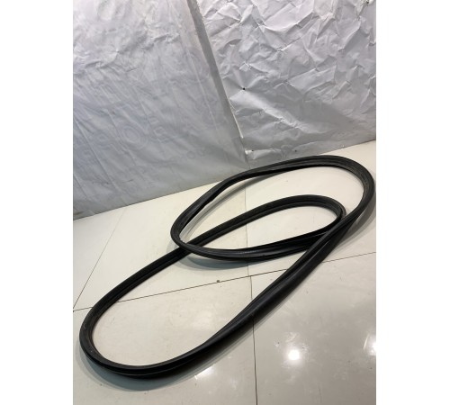 Уплотнитель двери багажника