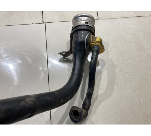 Горловина топливного бака