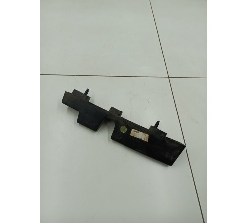 Кронштейн заднего бампера центральный