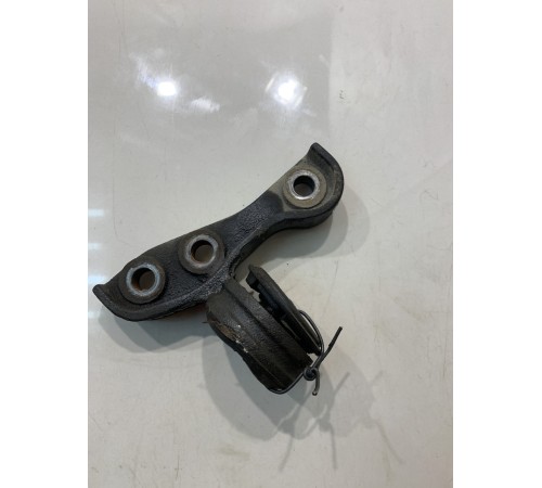 Кронштейн переднего редуктора