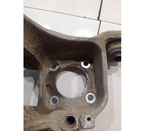 Кулак поворотный (задний, правый)