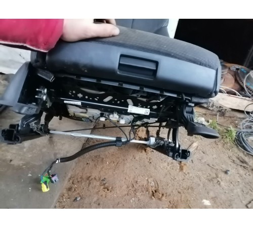 Сиденье переднее правое