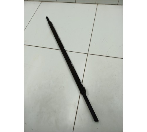 Уплотнитель стекла двери задний левый внешний