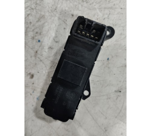 Кнопка открывания лючка бензобака