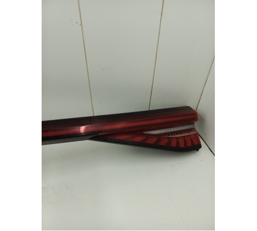 Фонарь двери крышки багажника центральный