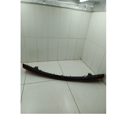 Фонарь двери крышки багажника центральный