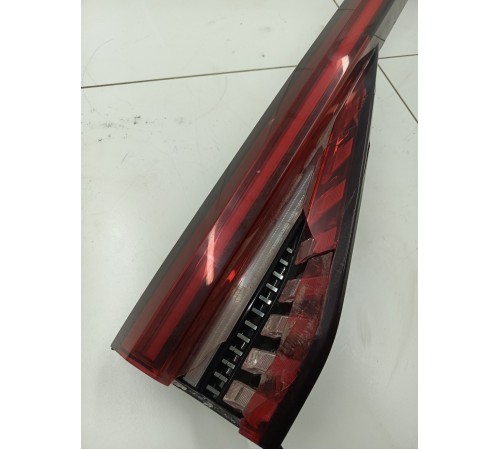 Фонарь двери крышки багажника центральный