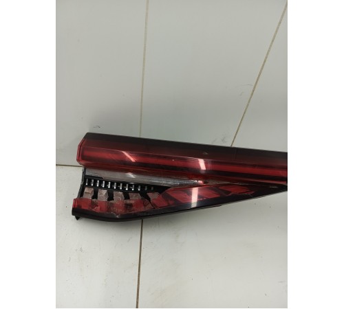 Фонарь двери крышки багажника центральный