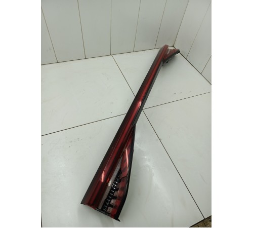 Фонарь двери крышки багажника центральный