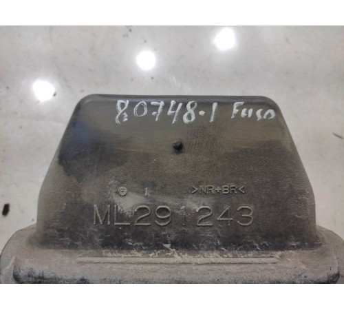 Отбойник задней рессоры(средний правый)