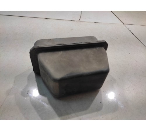 Отбойник задней рессоры(средний правый)