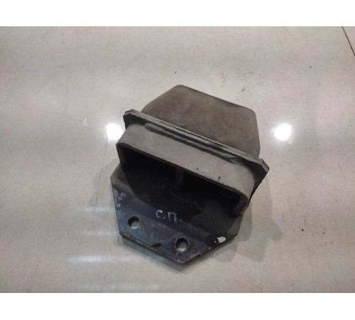 Отбойник задней рессоры(средний правый)