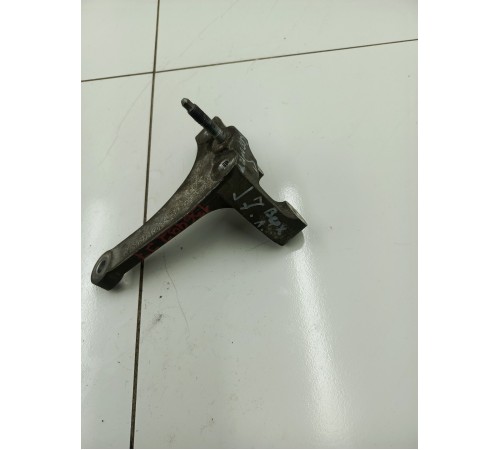 Кронштейн опоры двигателя левый