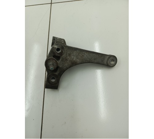 Кронштейн опоры двигателя левый