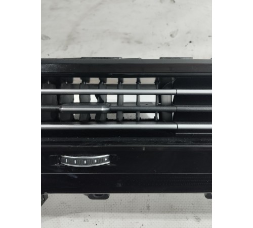 Воздушный дефлектор передний правый