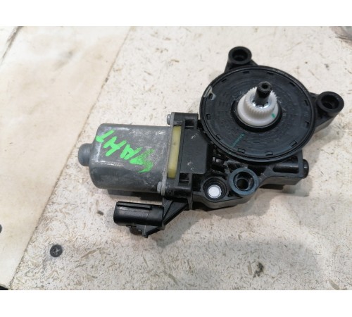 Моторчик стеклоподъемника задний правый