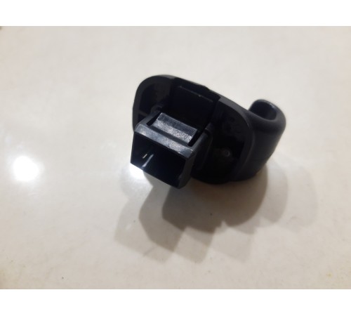 Держатель(крепление) солнцезащитного козырька(левое)