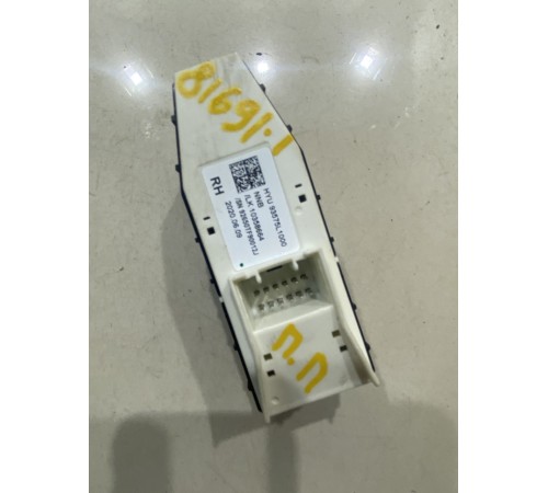 Блок кнопок двери (передний правый)