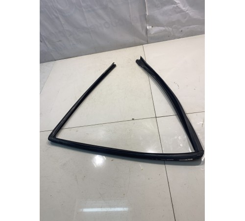 Уплотнитель стекла (задний, левый)