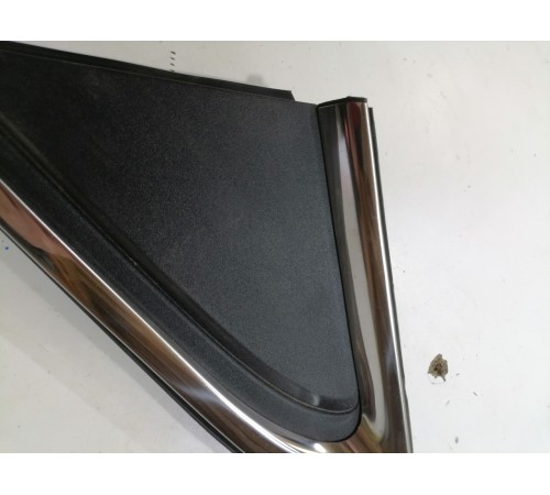 Декоративная накладка кузова передняя левая, уголок