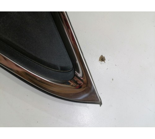 Декоративная накладка кузова передняя левая, уголок