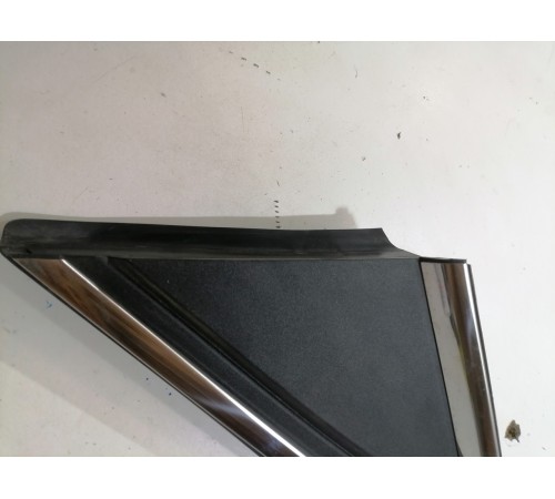 Декоративная накладка кузова передняя левая, уголок