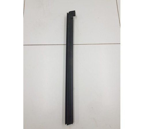 Уплотнитель стекла задний левый внутренний