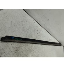 Уплотнитель двери передний правый