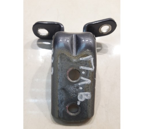 Петля двери (передняя, левая, верхняя)