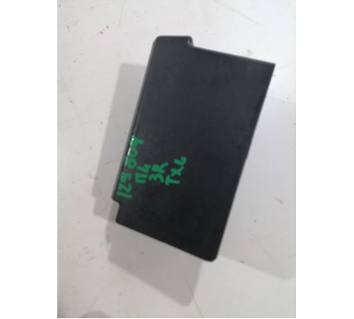 Накладка крепления переднего левого сиденья правая