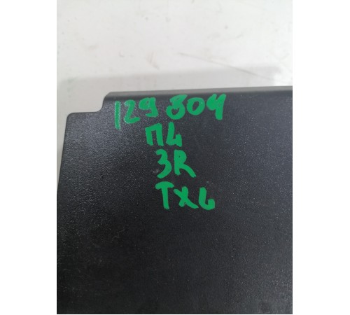 Накладка крепления переднего левого сиденья правая