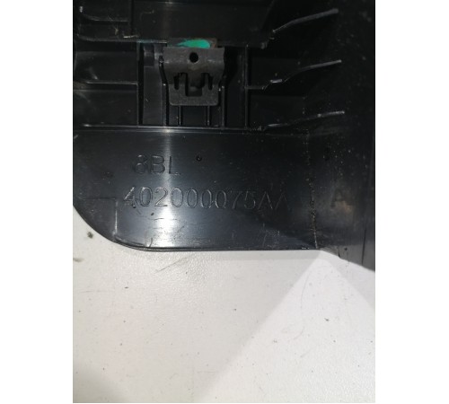 Накладка крепления переднего левого сиденья правая