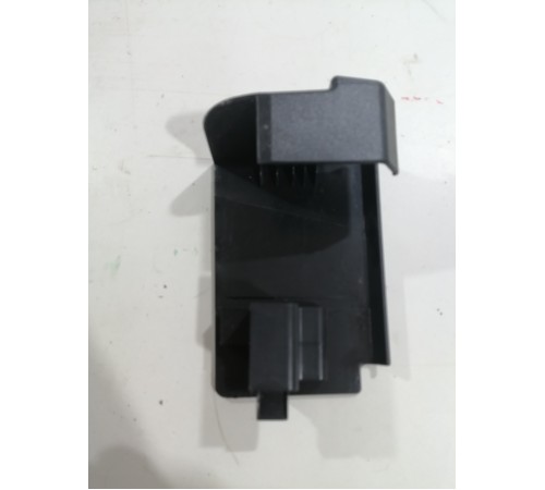 Накладка крепления переднего левого сиденья правая