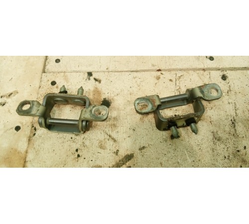 Петли крышки багажника