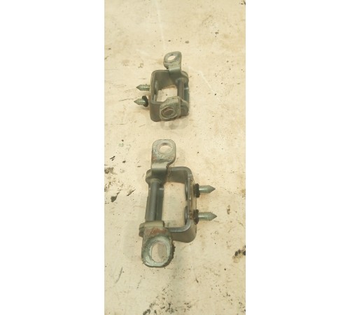 Петли крышки багажника