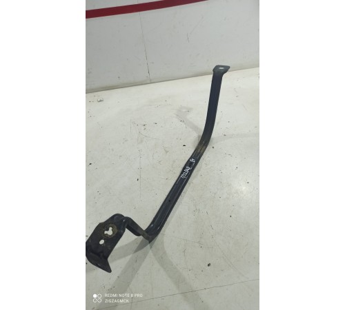 Крепление топливного бака