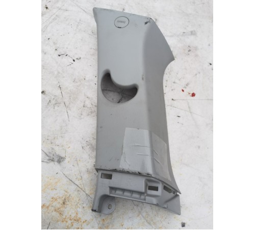 Обшивка задней стойки правая верхняя