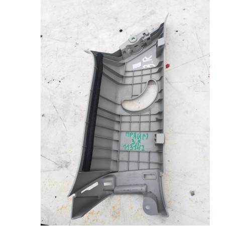 Обшивка задней стойки правая верхняя