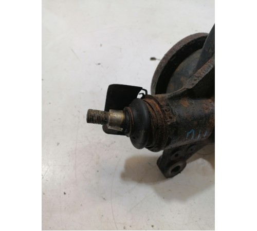 Кулак поворотный передний левый