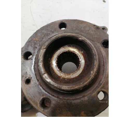 Кулак поворотный передний левый